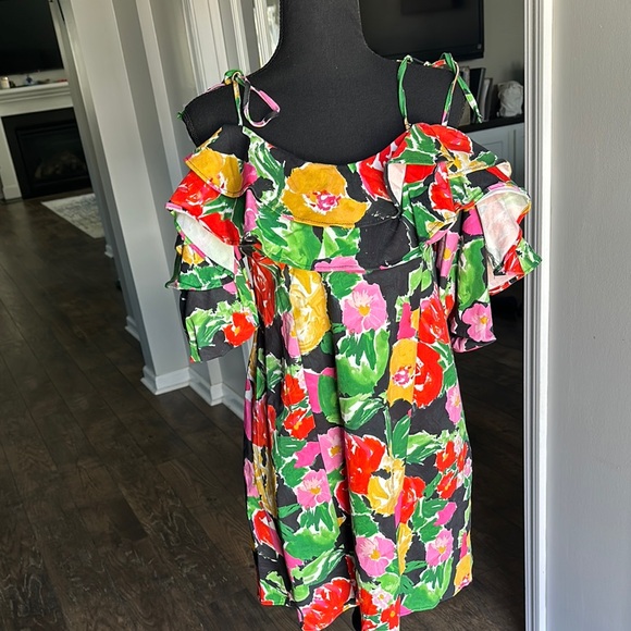 Topshop Dresses & Skirts - TOPSHOP - Floral Dress with Ruffle Sleeves